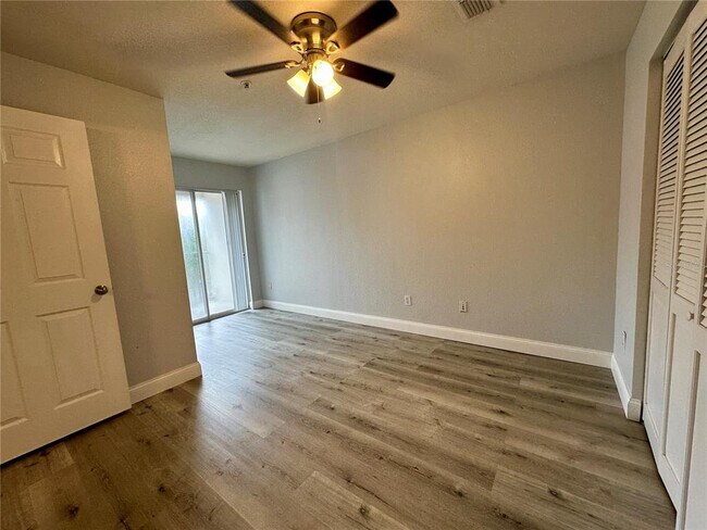 Building Photo - 9141 Lee Vista Blvd