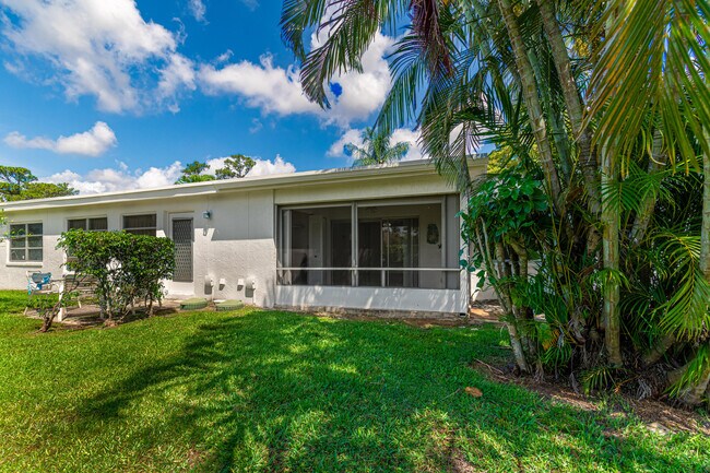 Building Photo - 5242 Privet Pl