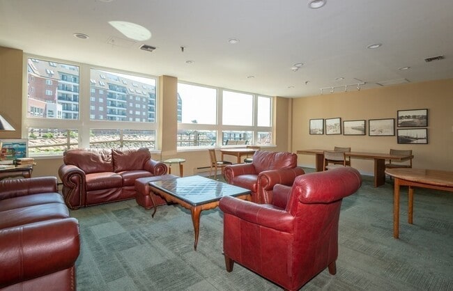 Building Photo - 154 Lynnway