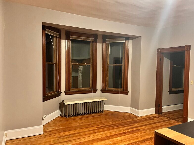 Building Photo - 133 Parker St