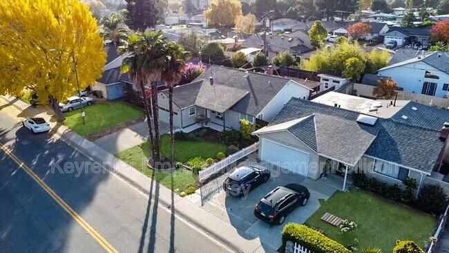 Building Photo - 803 Corlista Dr