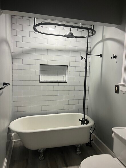 Building Photo - 589 Woodruff Place Middle Dr