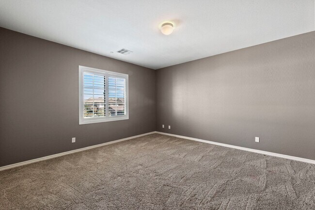 Building Photo - Luxury Living in Henderson's Tuscany: Spacious 4 Bedroom Home with Expansive Yard & More!