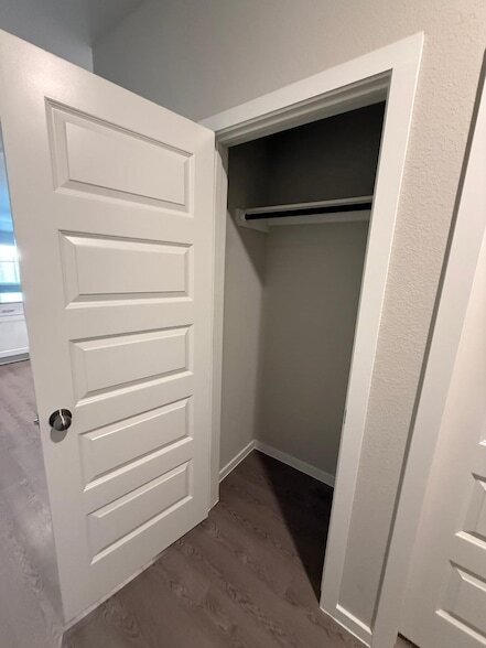 Building Photo - 2027 Summer Night Dr