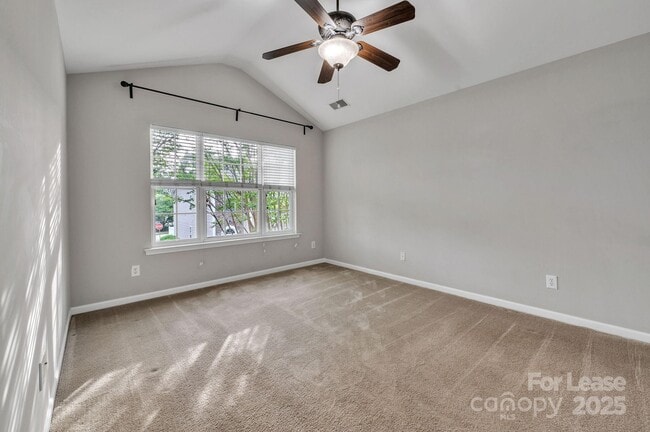 Building Photo - 1915 Travertine Ln