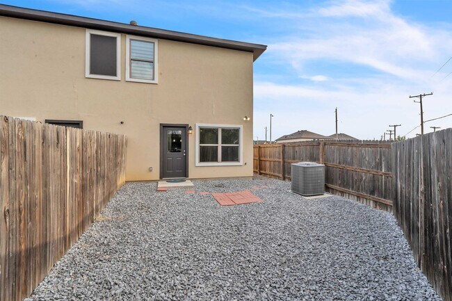 Building Photo - 204 Welland Dr