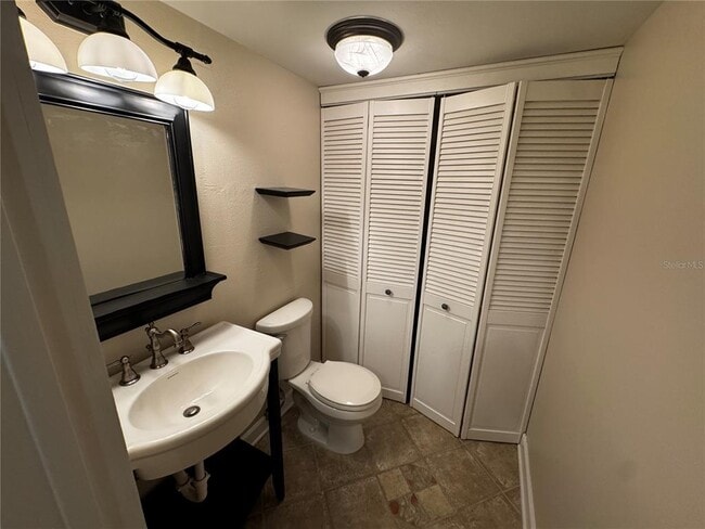 Building Photo - 2902 Ash Dr