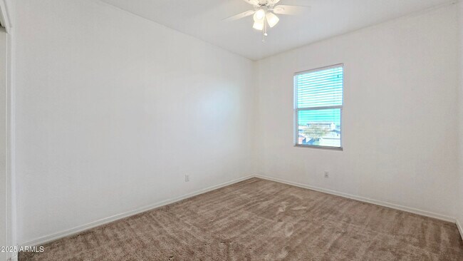 Building Photo - 1006 S 202nd Ln