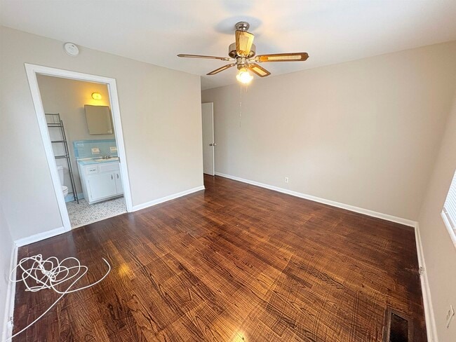Building Photo - 304 Barbourville Dr