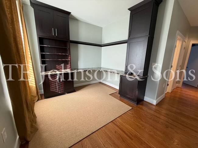 Building Photo - Modern Three Level Townhome in the Heart of Winston Salem