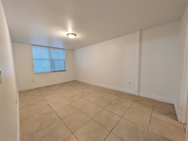 Building Photo - 1800 Sans Souci Blvd