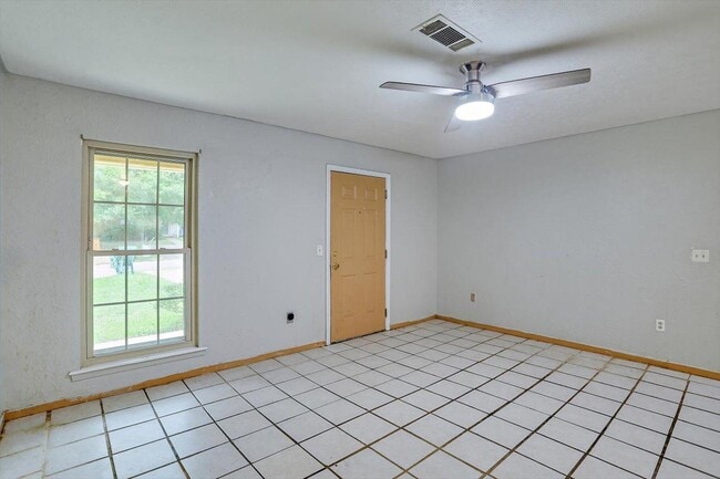 Building Photo - 757 Sandy Ln