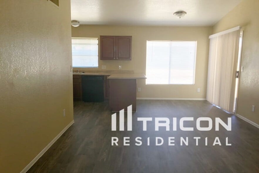 Building Photo - 10710 W Sells Dr