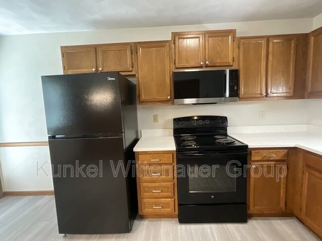 Building Photo - 611 Carol Ann Dr
