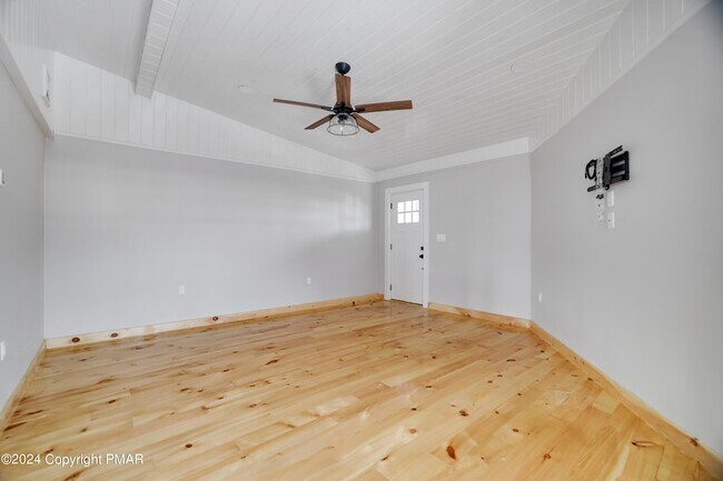 Building Photo - 314 Main St