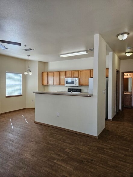 Building Photo - 1000 Diamond Dr