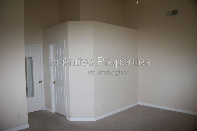 Building Photo - 817 Lakeworth Cir