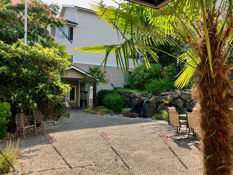 Building Photo - Oasis Apartments