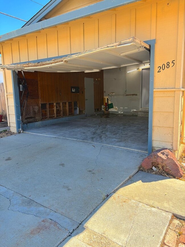 Building Photo - 2085 Ashwood Ln