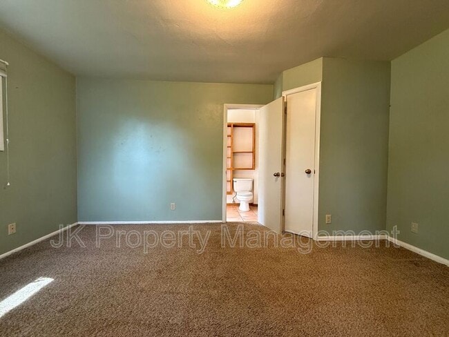 Building Photo - 806 Forest Ave