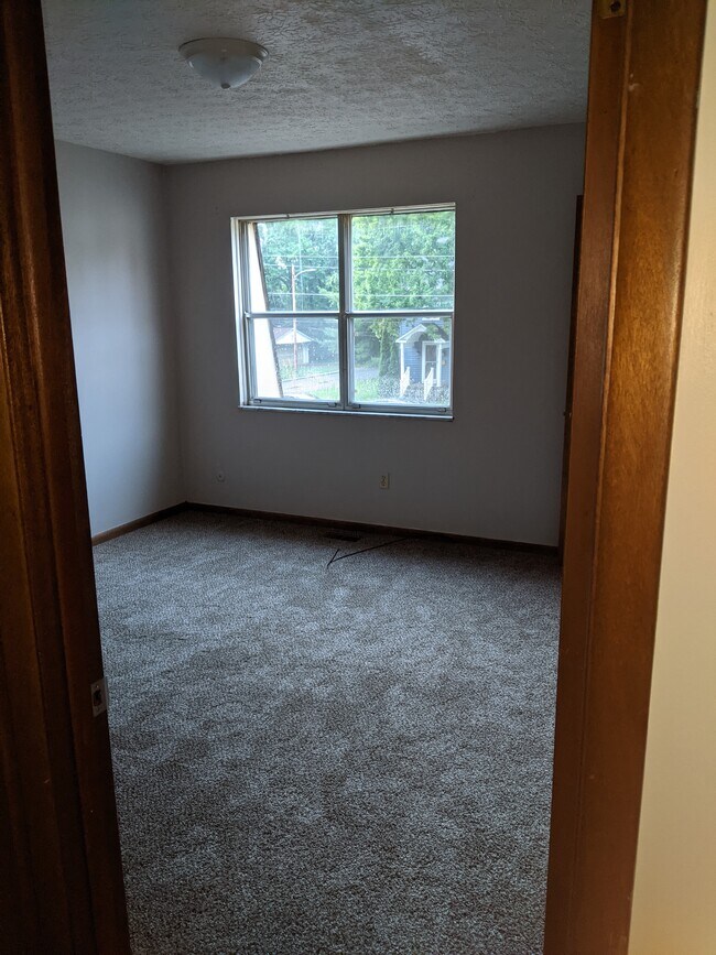 Bedroom 1 - 39 W Lincoln St