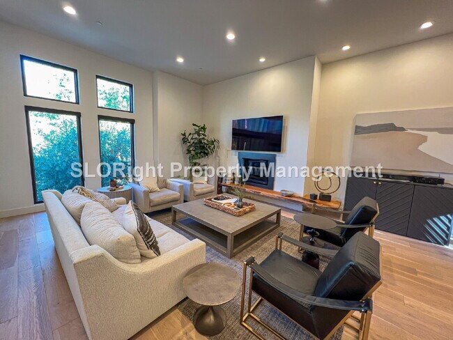 Building Photo - AVAILABLE SEPTEMBER- Fully Furnished Modern Home in San Luis Obispo - 4 Bedroom / 3 Bathroom