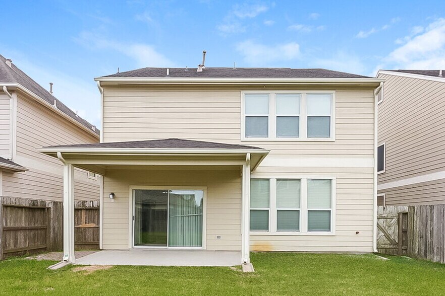 Building Photo - 26138 Flinton Dr
