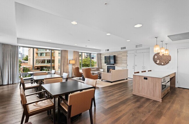 Building Photo - Bright Corner 1Bed/1Bath Condo in the Heart of Downtown Seattle!