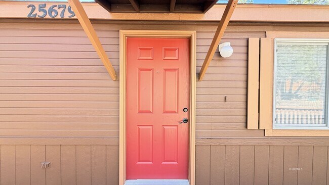 Building Photo - Walk to Town 3 Bedroom Home