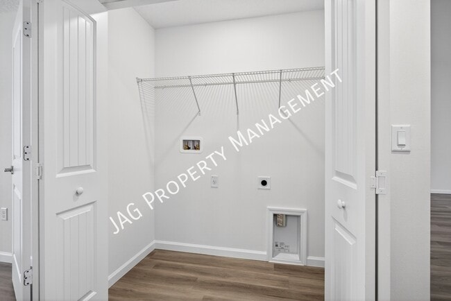 Building Photo - 615 Chaloupe St SE