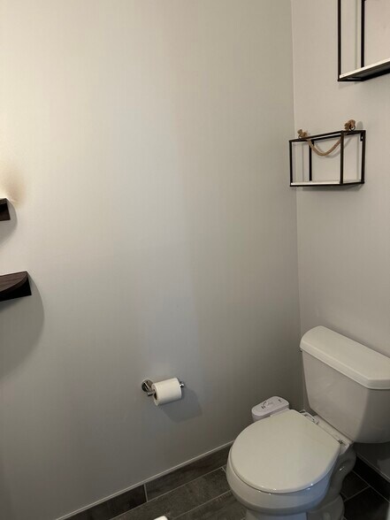 Building Photo - 49467 Pointe Xing