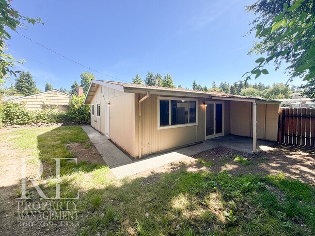 Building Photo - Refreshed 3-Bed Hefner Home with Private Lawn & Covered Parking