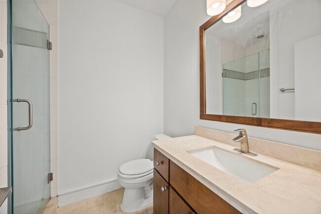 Building Photo - 5707 Schuler St