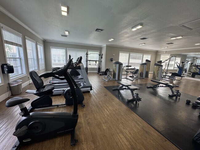 Building Photo - 110 SW Peacock Blvd