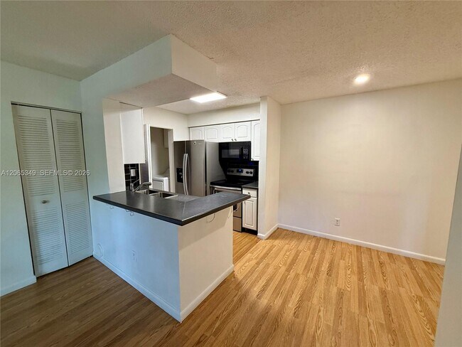 Building Photo - 1237 SW 46th Ave