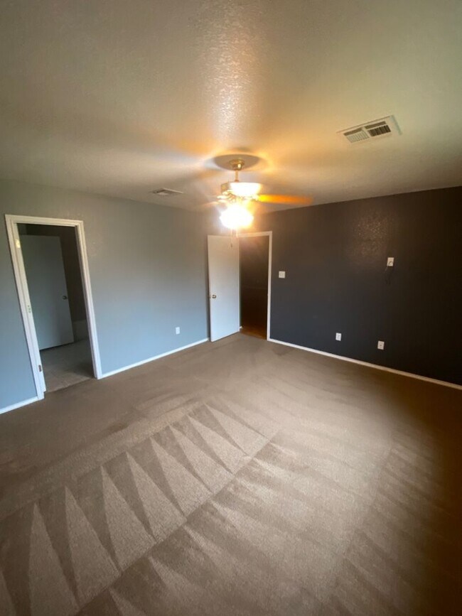 Building Photo - 5207 Holster Dr