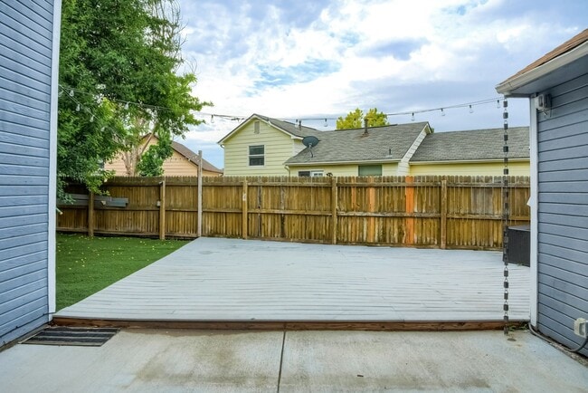 Building Photo - 8488 Prairie Clover Way