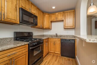 Building Photo - 102 Highland Ave