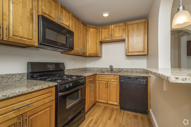 Building Photo - 102 Highland Ave