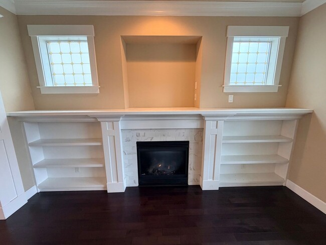 Building Photo - 4bed/2.5 Bath Craftsman in Kenton