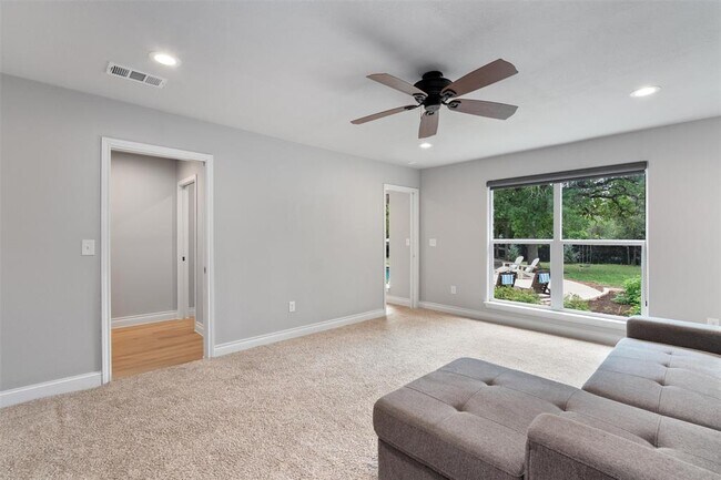 Building Photo - 208 Neal Dr