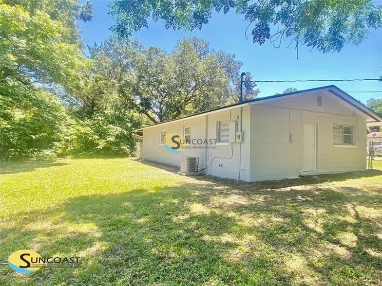 Building Photo - 1419 NE 25th Pl