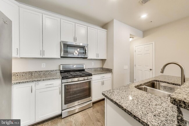 Building Photo - 645 Diamondback Dr