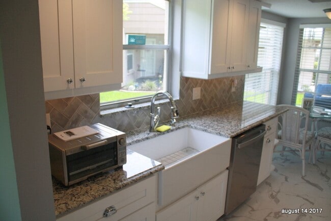 Building Photo - Beautiful 2 bed 2 bath in New Port Richey ...
