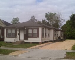 Building Photo - 420 Moss St