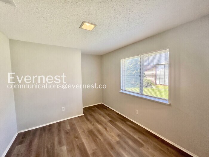 Building Photo - 1505 Hanover Dr