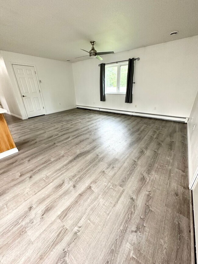 Building Photo - 4 bedroom Home for Rent in North Pole!