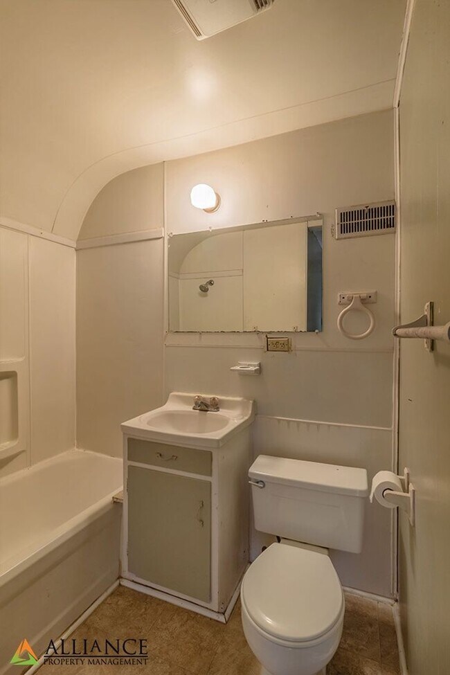 Building Photo - 1857 Anderson Ave