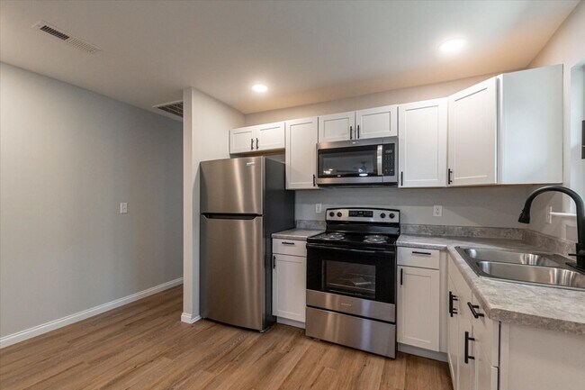 Primary Photo - 2203 Milne St