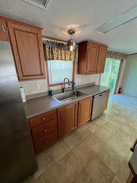 Building Photo - 505 Beaumont Dr